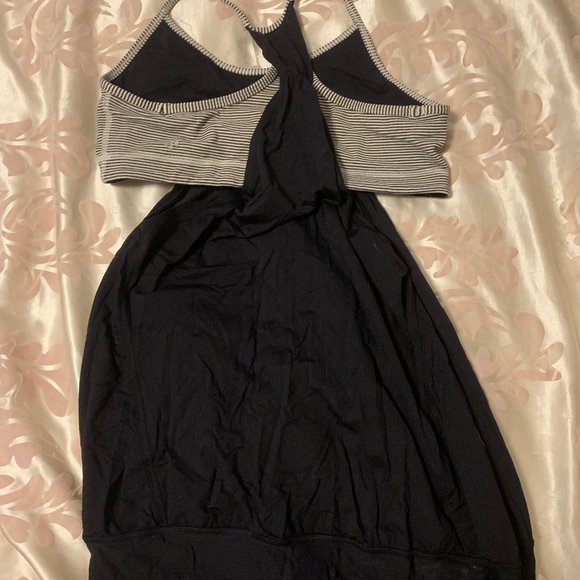 Lululemon - Picture 4 of 16